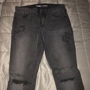 Black knee cut jeans with embroidery